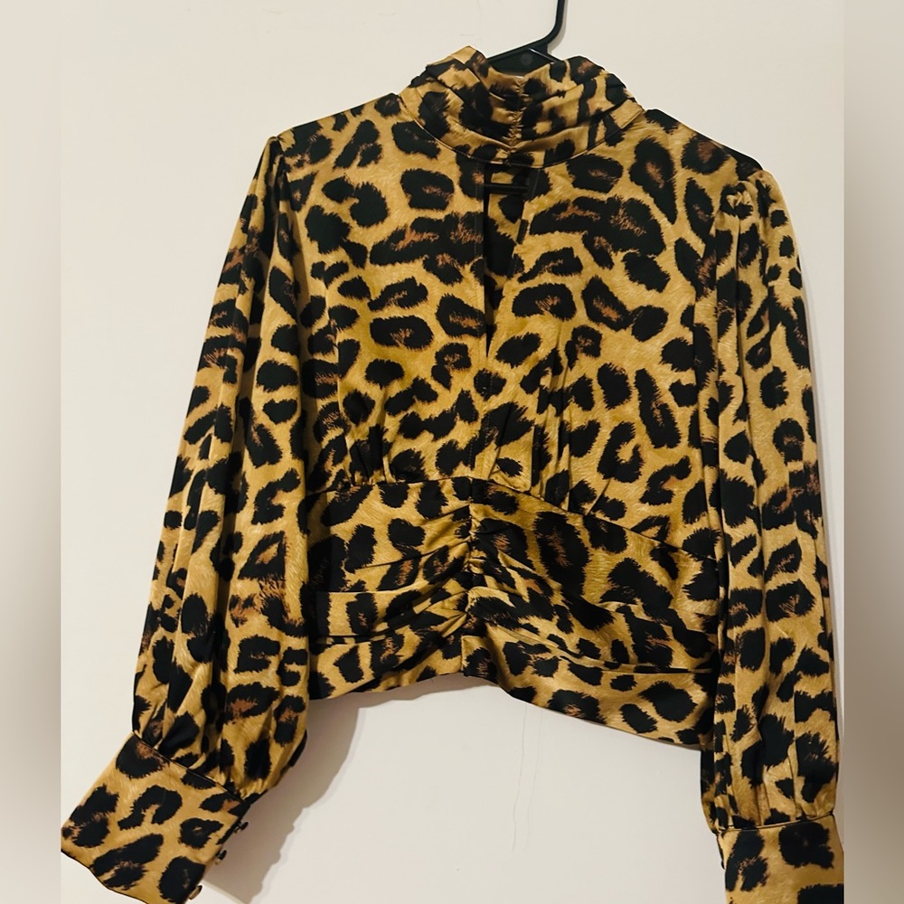 Keyhole satin top size XL 100% polyester - worn once